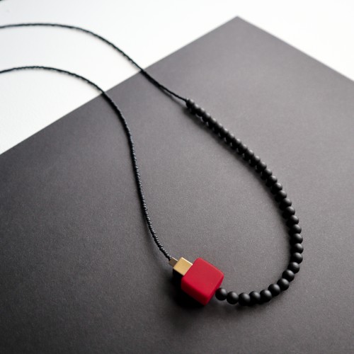 131 | Long Necklace wit Red Cube