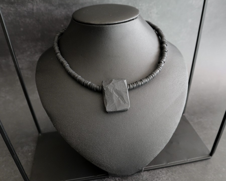 220 | Juodas vėrinys QUADRO