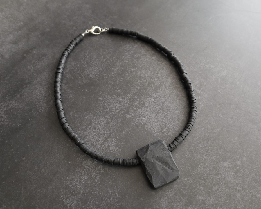 220 | Juodas vėrinys QUADRO