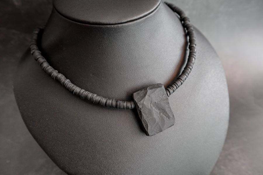 220 | Juodas vėrinys QUADRO