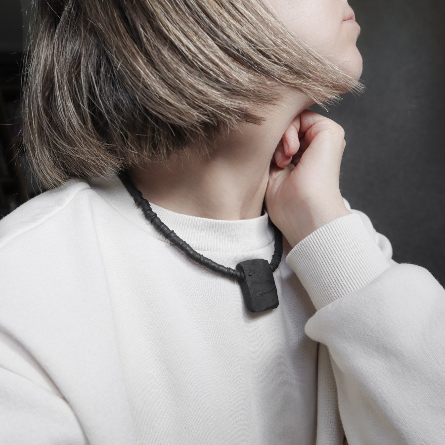 220 | Juodas vėrinys QUADRO