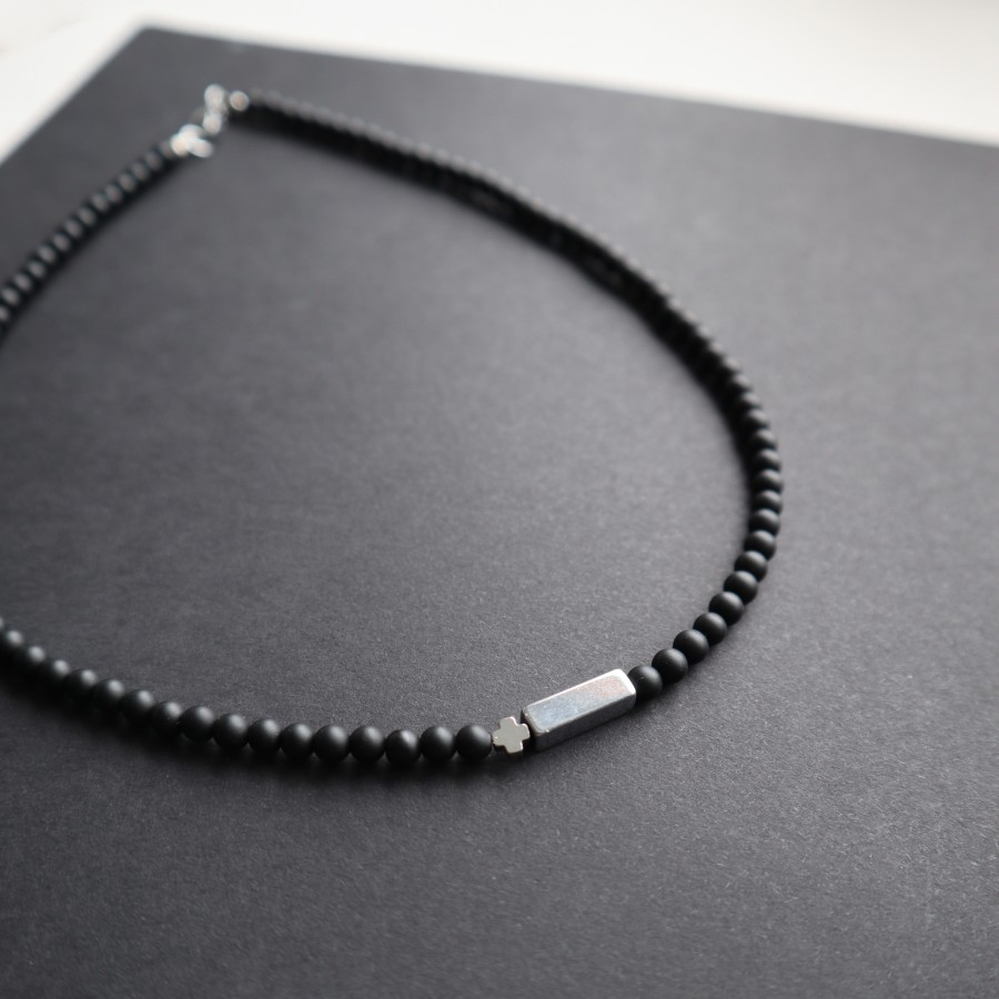 304 | Juodas trumpas vėrinys 