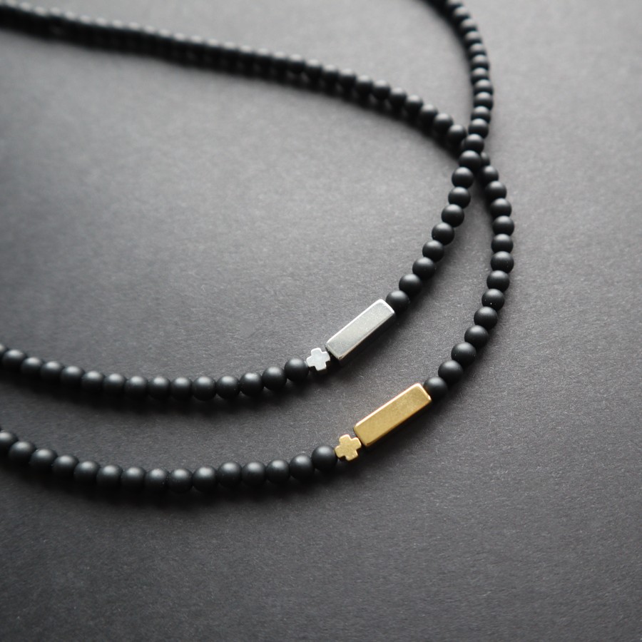 304 | Juodas trumpas vėrinys 