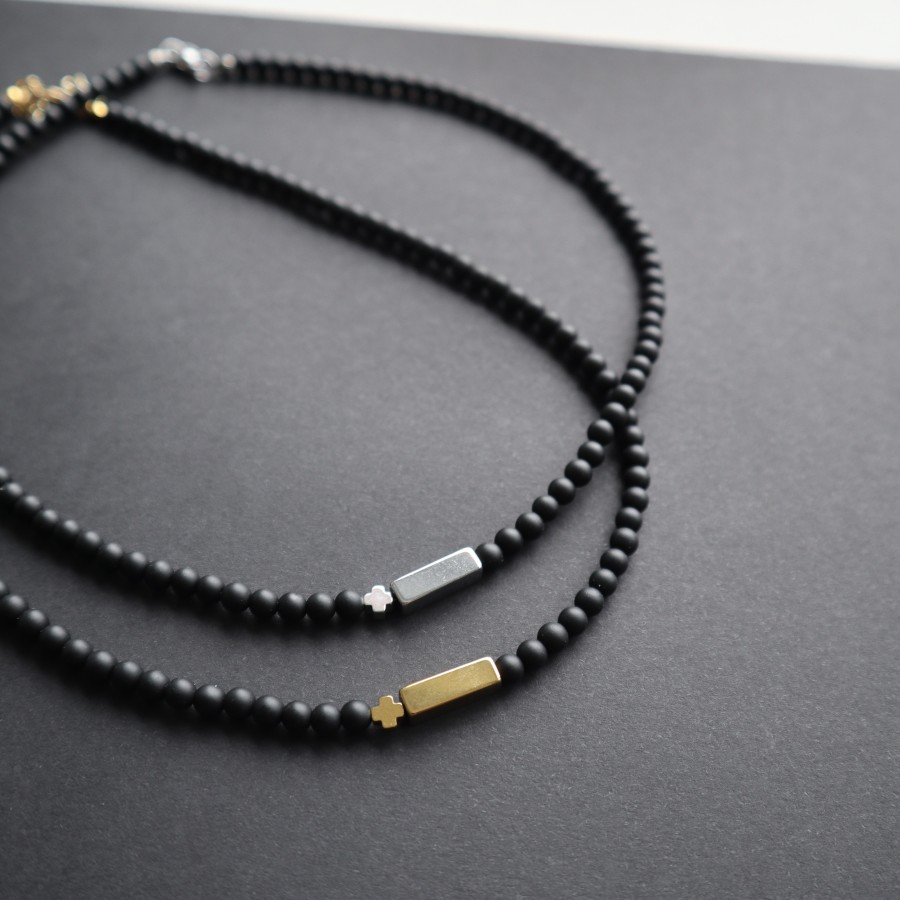 304 | Juodas trumpas vėrinys 