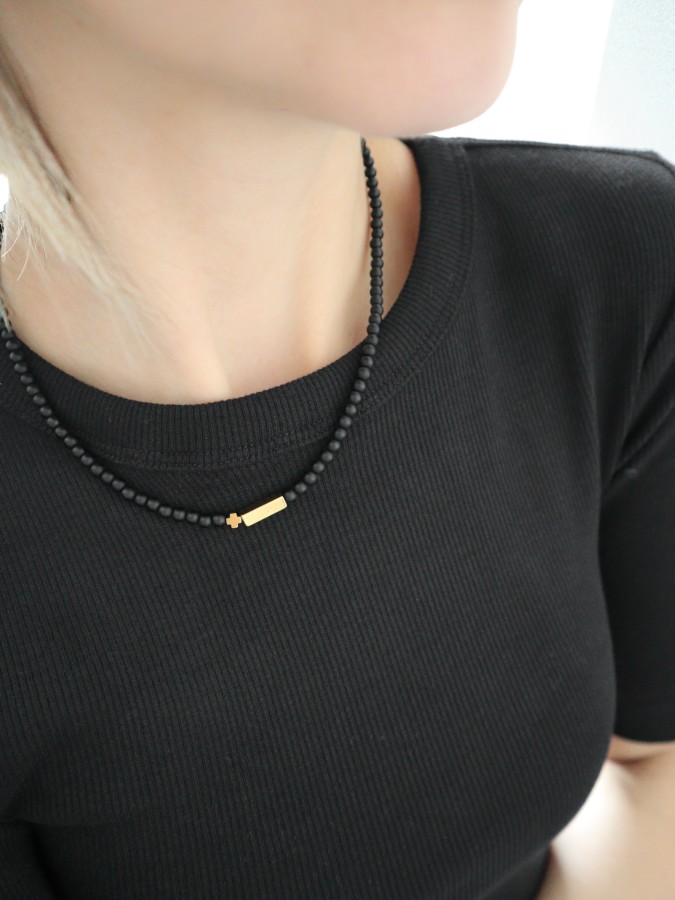 304 | Juodas trumpas vėrinys 