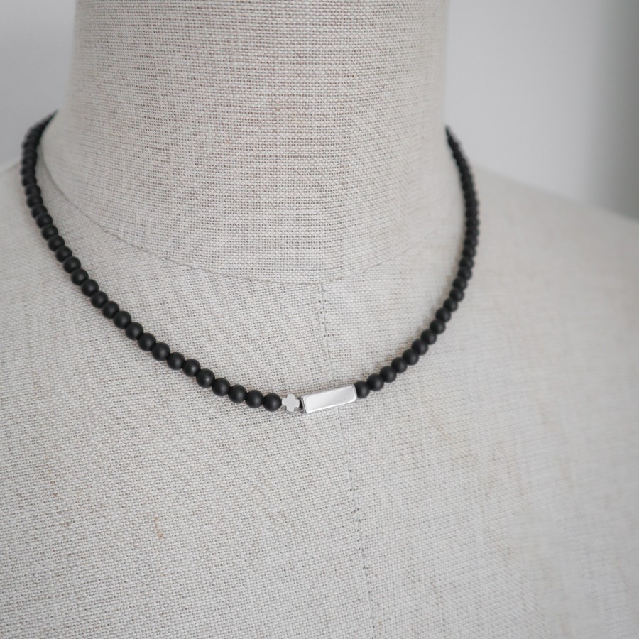 304 | Juodas trumpas vėrinys 