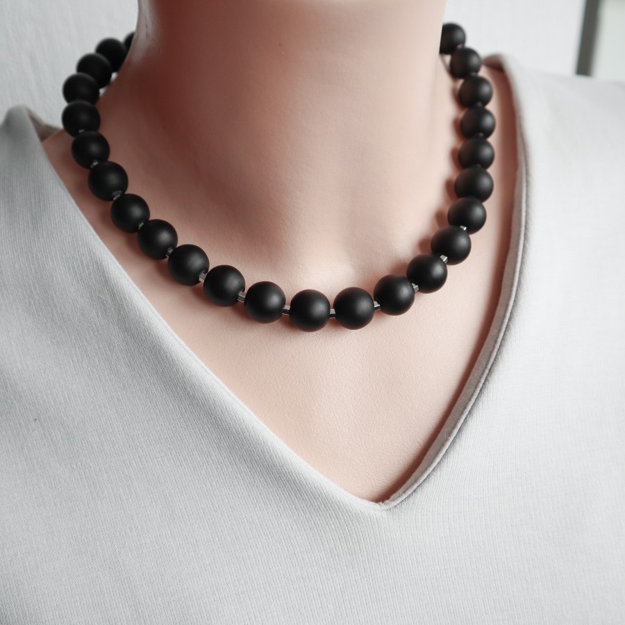 306 | Juodas vėrinys