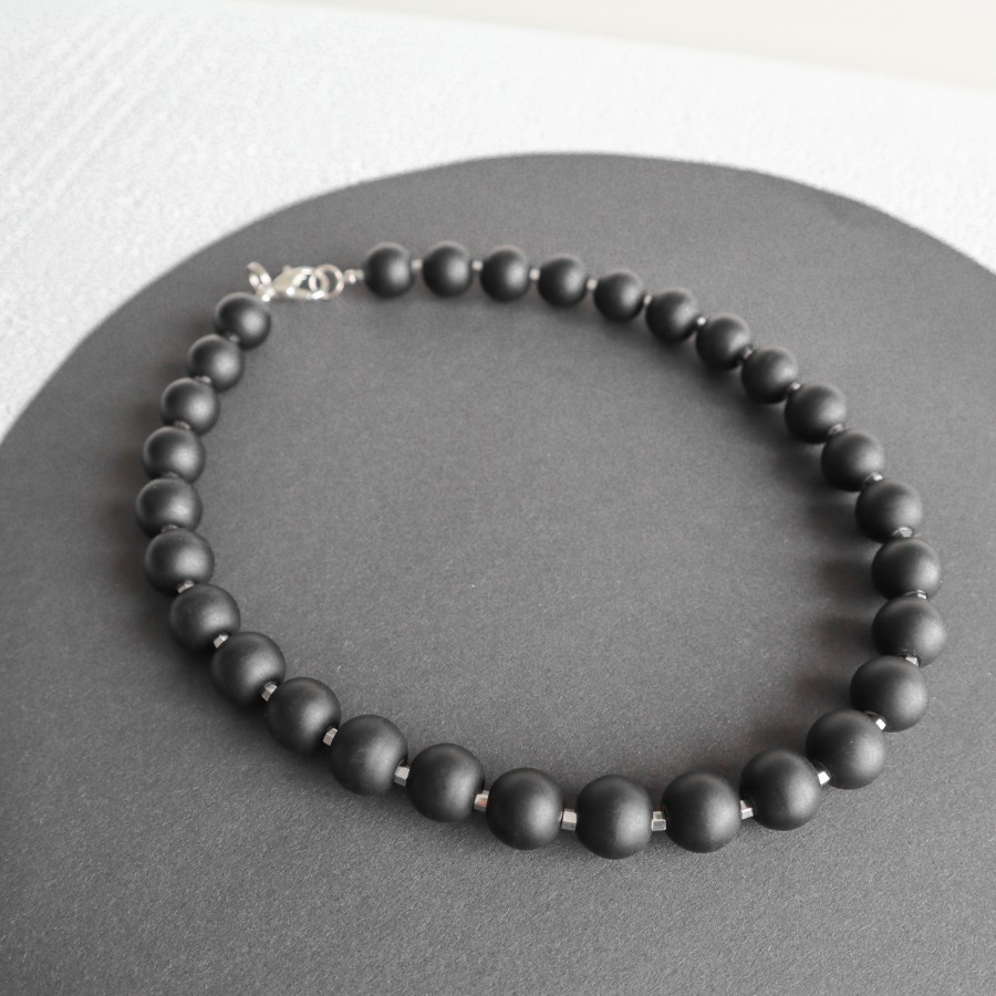 306 | Juodas vėrinys