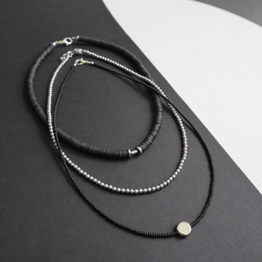 319 | Juodas vėrinys su pakabuku