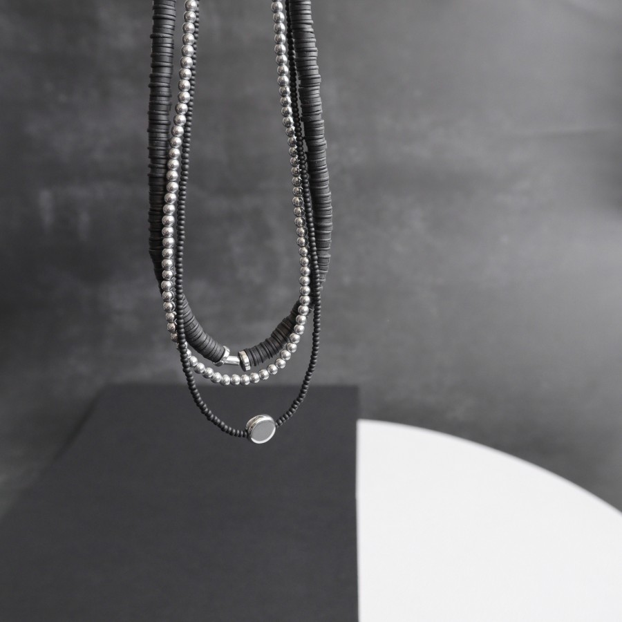 319 | Juodas vėrinys su pakabuku